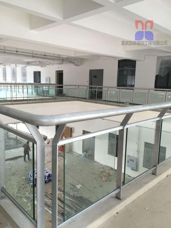 锌钢玻璃栏杆（石油科技学院）
